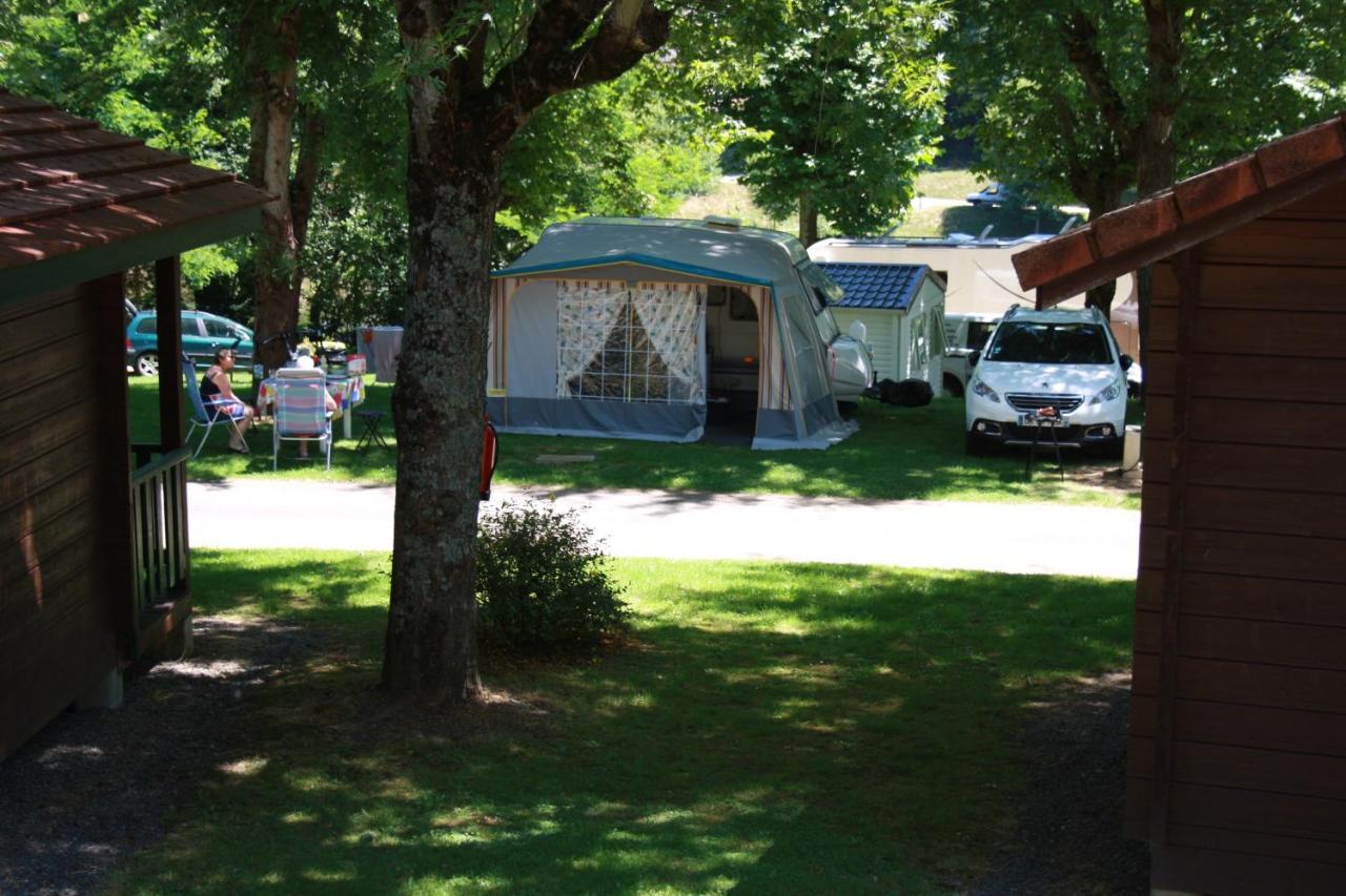 Camping Les Etoiles Saint-Sornin-Lavolps المظهر الخارجي الصورة