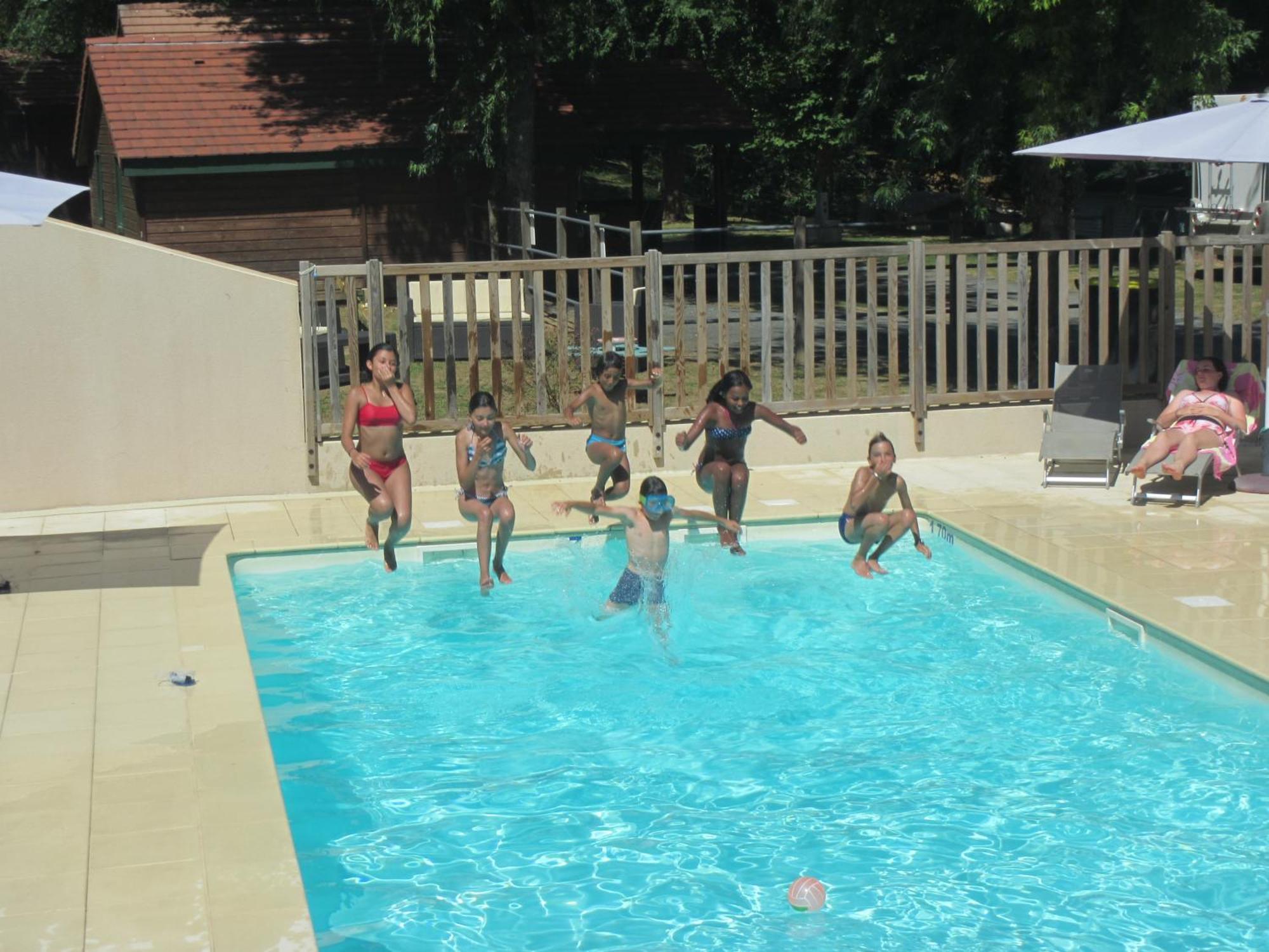 Camping Les Etoiles Saint-Sornin-Lavolps المظهر الخارجي الصورة