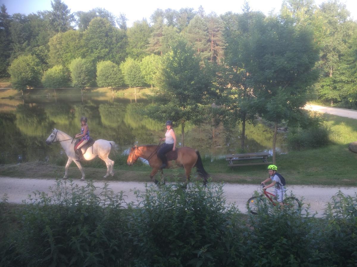 Camping Les Etoiles Saint-Sornin-Lavolps المظهر الخارجي الصورة