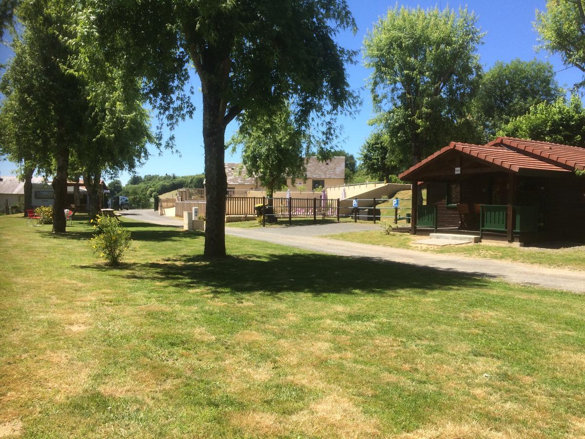 Camping Les Etoiles Saint-Sornin-Lavolps المظهر الخارجي الصورة